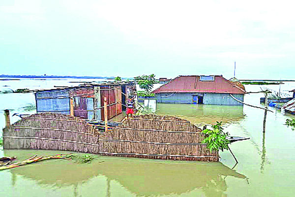 ভাঙনের শঙ্কায় নির্ঘুম রাত