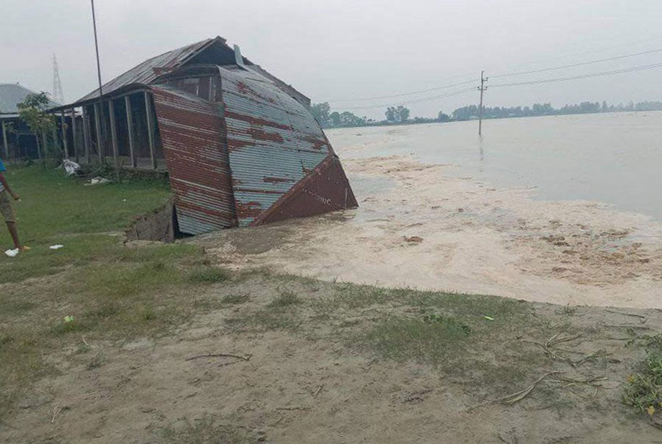 সিরাজগঞ্জে হাজার হাজার মানুষ পানিবন্দি

