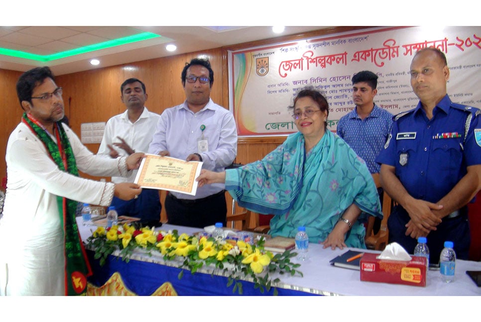 গাজীপুরে জেলা শিল্পকলা একাডেমি সম্মাননা প্রদান 
