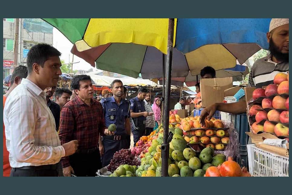 মূল্য তালিকা প্রদর্শন না করা ও অতিরিক্ত দামে পণ্য বিক্রি করায় জরিমানা

