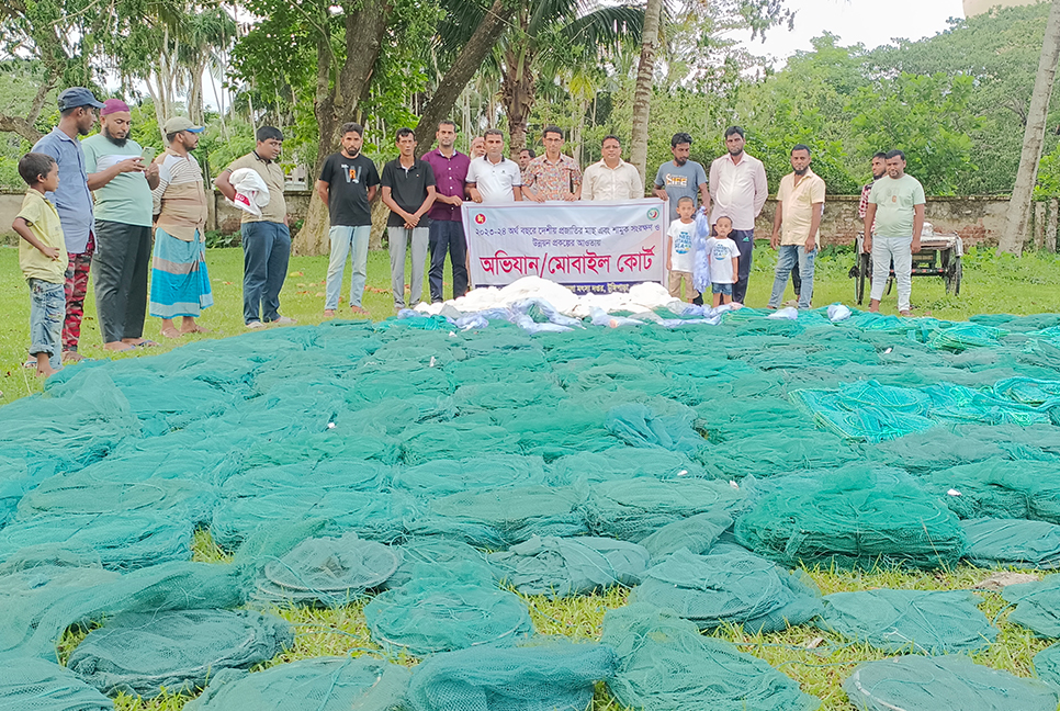 টুঙ্গিপাড়ায় ৫০ লাখ টাকার চায়না দুয়ারি ও কারেন্ট জাল উদ্ধার