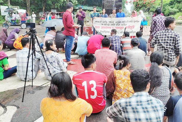 প্রতিবন্ধী কোটা বৃদ্ধির দাবিতে চট্টগ্রাম বিশ্ববিদ্যালয়ে সমাবেশ 