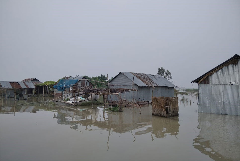 গাইবান্ধায় আবারও বেড়েছে নদ-নদীর পানি, বিপৎসীমার ওপরে ব্রহ্মপুত্র