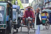 যানবাহন চলাচল স্বাভাবিক রাখতে মুক্তিযোদ্ধার উদ্যোগ