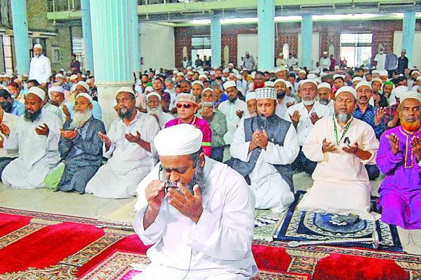 নিহতদের স্মরণে রাষ্ট্রীয় শোক পালন