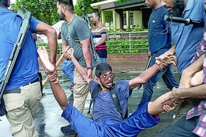 ‘রিমেম্বারিং আওয়ার হিরোজ’ কর্মসূচিতে বাধা