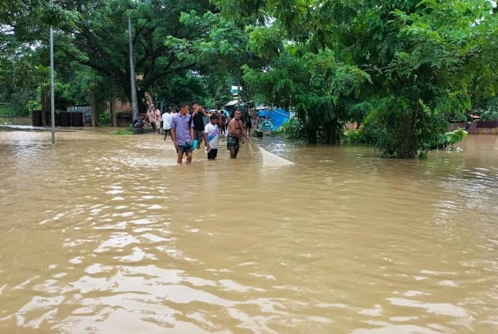 সাজেকে ৩৮০ পর্যটক আটকা