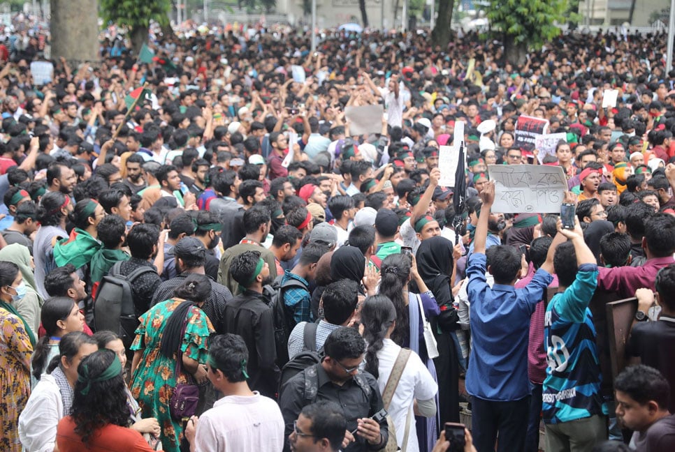  আন্দোলনের সঙ্গে পোশাক শিল্পের ৪৮ ব্যবসায়ীর সংহতি