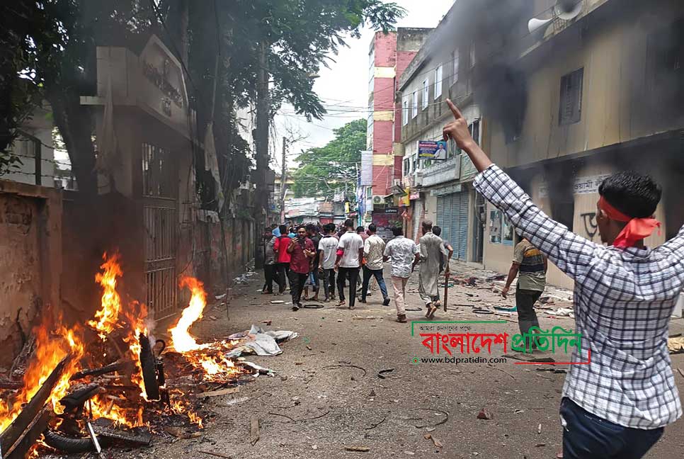 ভোলায় জেলা আওয়ামী লীগ কার্যালয়ে আগুন, নিহত ১