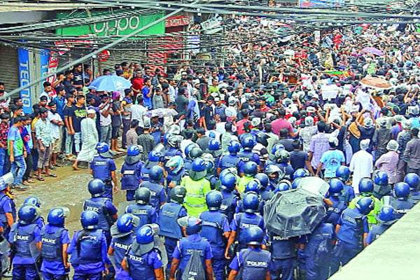 চলছে গ্রেপ্তার অভিযান