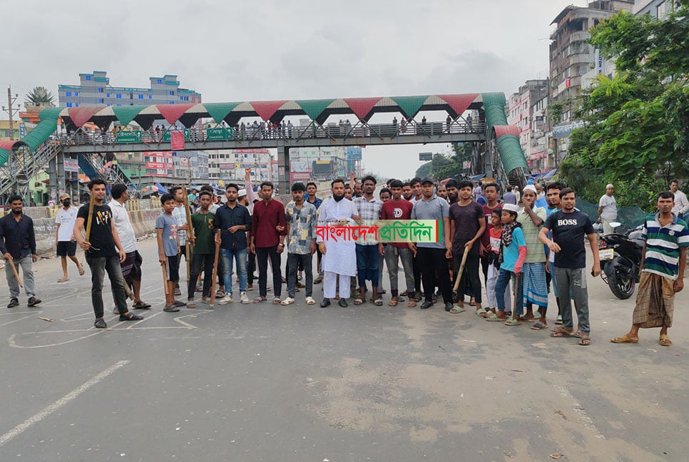 শনির আখড়ায় জমায়েত হচ্ছে আন্দোলনকারীরা

