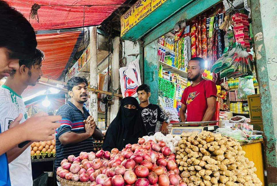 ব্রাহ্মণবাড়িয়ায় শিক্ষার্থীদের নিয়ন্ত্রণ সর্বত্র