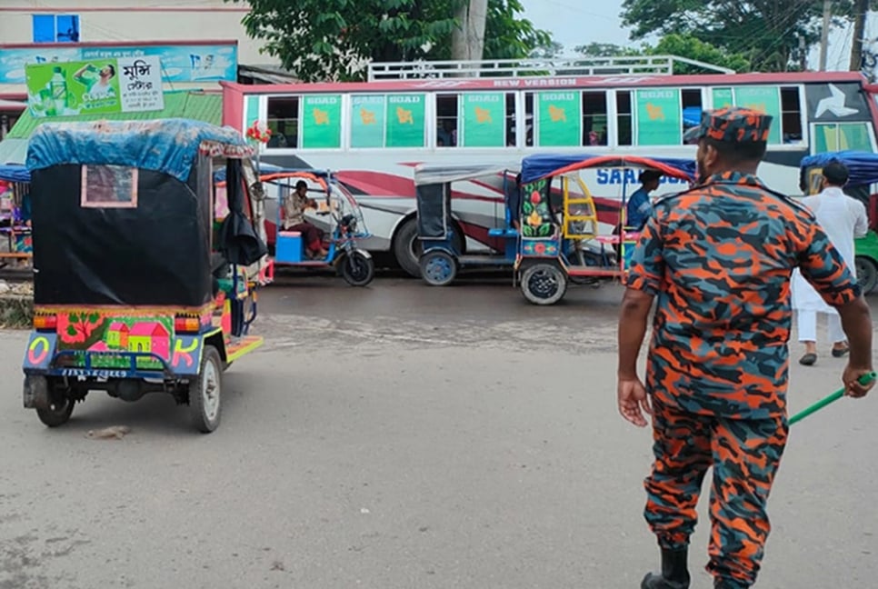 সিলেটের ট্রাফিক নিয়ন্ত্রণে শিক্ষার্থীদের পাশাপাশি ফায়ার সার্ভিস

