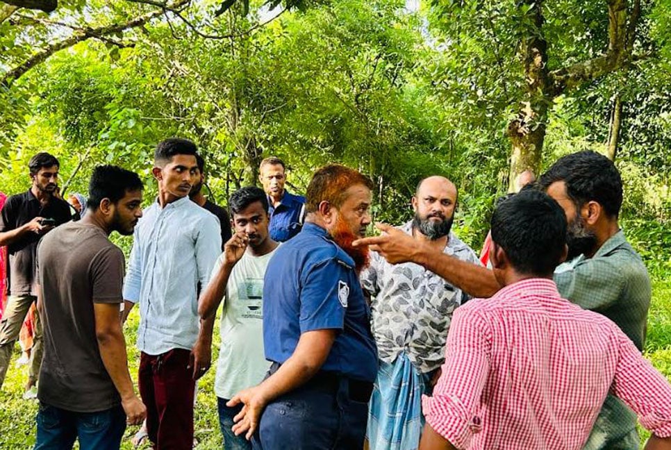 কাপাসিয়ায় হত্যার পর গাছে ঝুলিয়ে রাখা হলো ব্যবসায়ীকে 