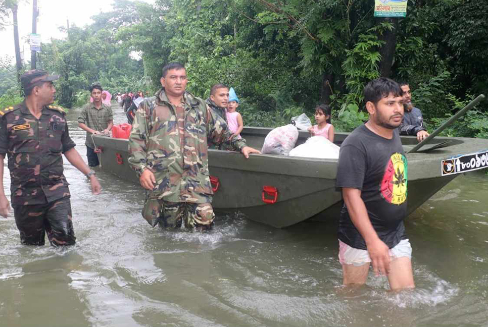 বন্যার্তদের উদ্ধার কার্যক্রমে সেনা মোতায়েন