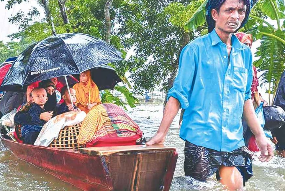 বন্যার্তদের জন্য একদিনের বেতন দিলেন নৌবাহিনীর সদস্যরা

