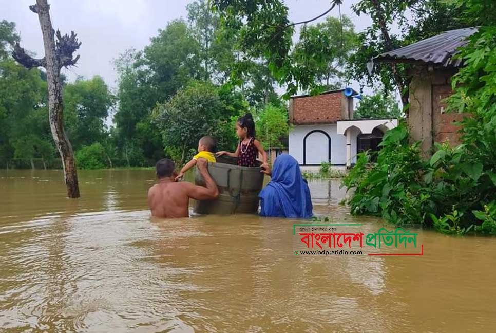 চট্টগ্রামে আশ্রয় কেন্দ্রে নিতে মানুষের আকুতি