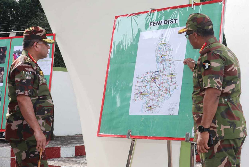 ফেনীর পরশুরামে বন্যাকবলিত এলাকা পরিদর্শন করলেন সেনাপ্রধান