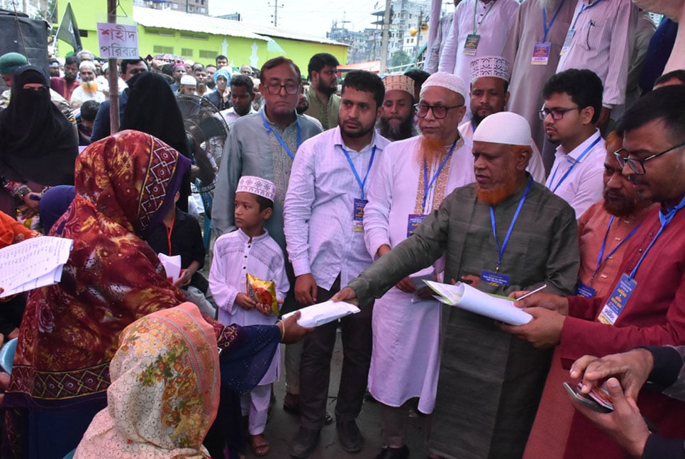 যাত্রাবাড়ীতে ২৫ শহীদ পরিবারকে অর্থ সহায়তা দিলো জামায়াত