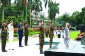 শিখা অনির্বাণে পুষ্পস্তবক অর্পণ প্রধান উপদেষ্টার