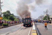 কালিয়াকৈরে সড়ক দুর্ঘটনায় নারী শ্রমিক নিহত, গাড়িতে আগুন