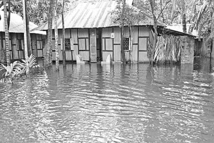 লাখ লাখ মানুষ এখনো পানিবন্দি