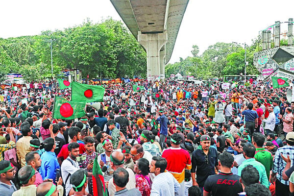 শাহবাগে চার দাবিতে হিন্দু জাগরণ মঞ্চের অবরোধ