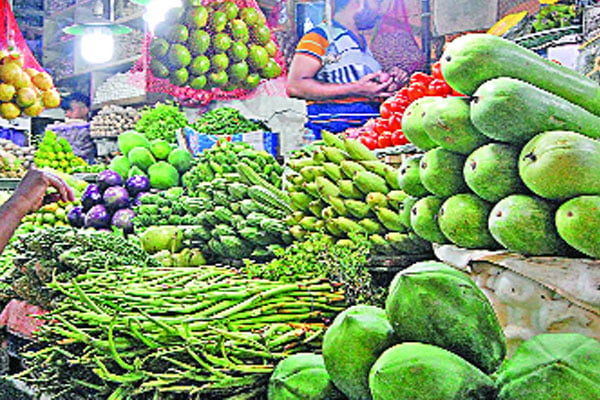 কমছে না সবজির দাম