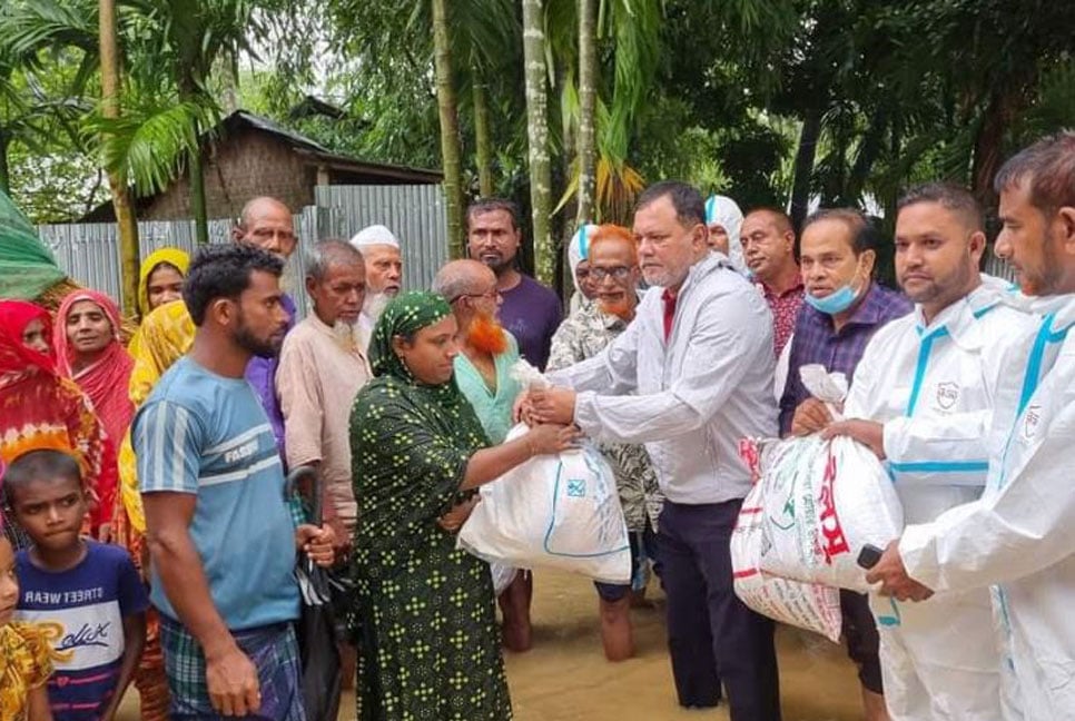 ঝিনাইগাতীতে বন্যার্তদের মাঝে খাদ্যসামগ্রী বিতরণ