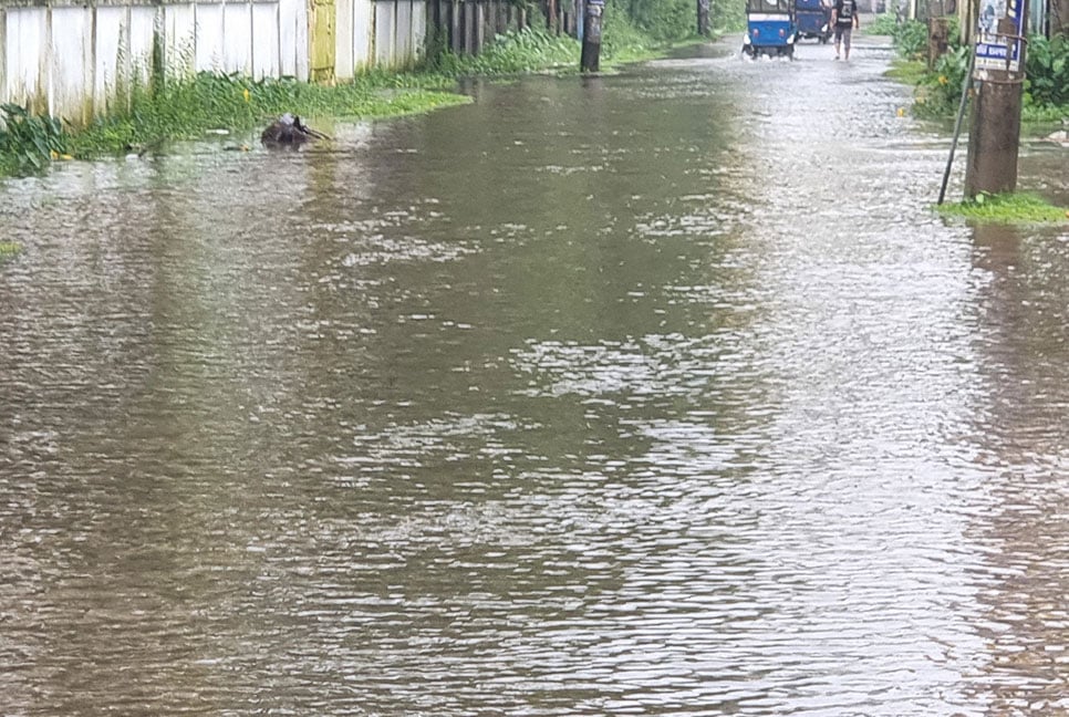 নোয়াখালীতে ১২৪ মিলিমিটার বৃষ্টিপাত, পানিবন্দি ২ লাখ পরিবার