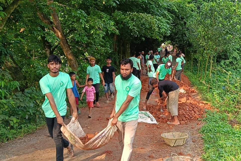 স্বেচ্ছাশ্রমে ৩ কিলোমিটার সড়ক