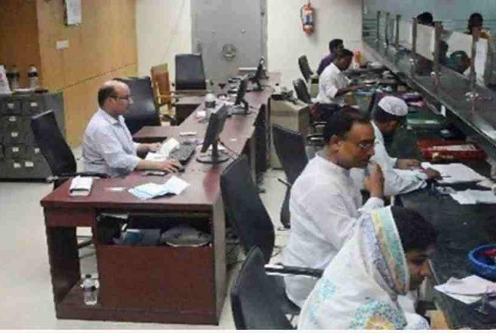 Government employees join duty at 8am in Dhaka