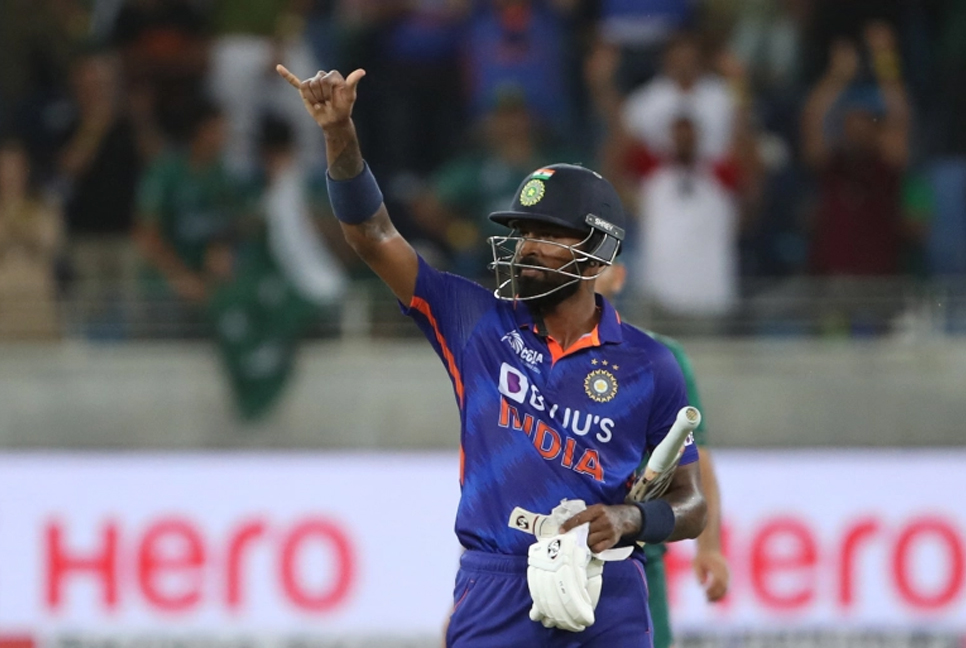 'Brilliant' Pandya helps India win