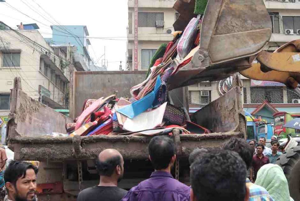 Hawkers protest eviction drive in Gulistan