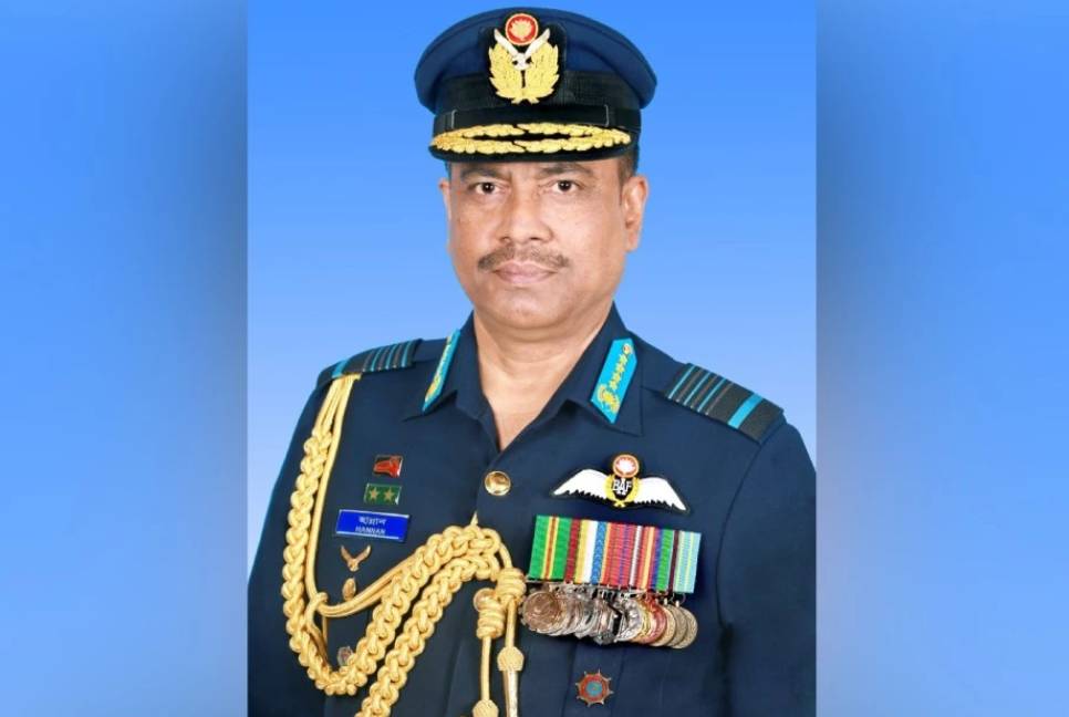 Air chief leaves for US