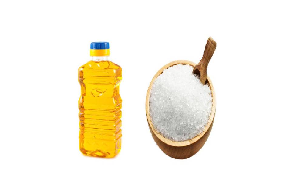 Prices of palm oil cut by Tk 12, sugar by Tk 6