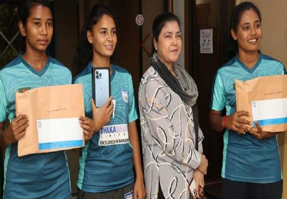 BFF compensates women footballers for theft money 
