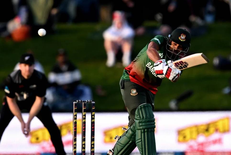 Bangladesh 59/3 in 9 overs against New Zealand