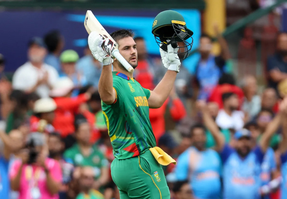 South Africa demolish Bangladesh by 104 runs