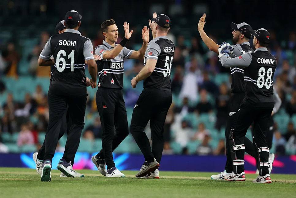 New Zealand crush Sri Lanka with Phillips, Boult's magic  