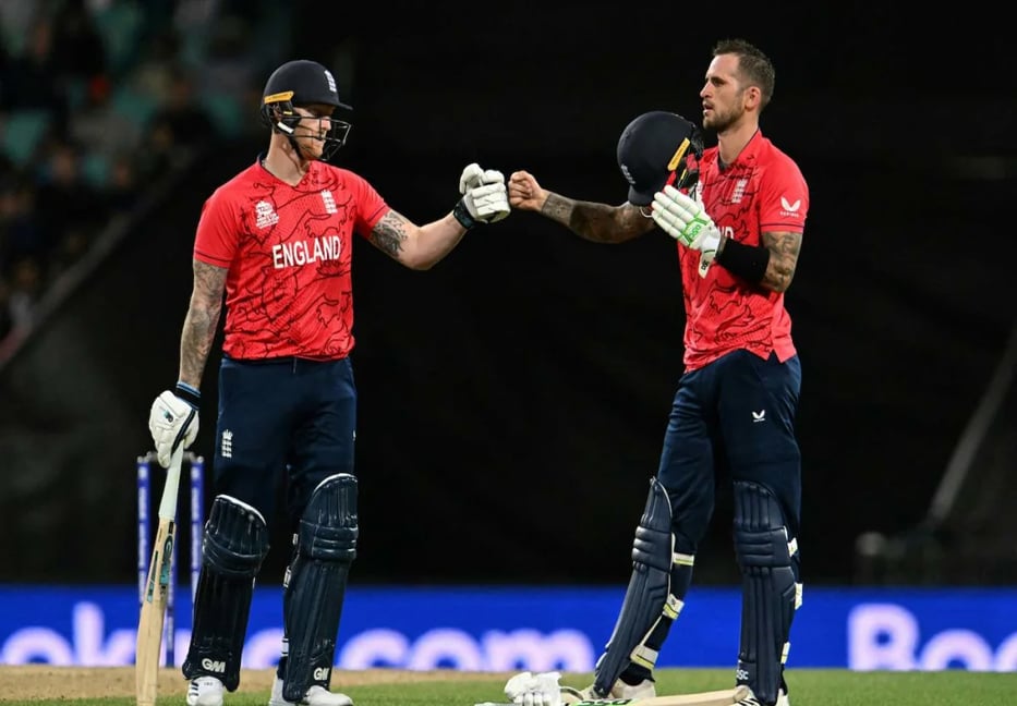 England beat Sri Lanka to confirm place in semis 