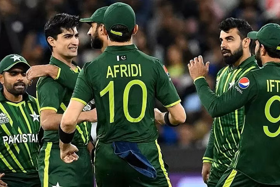 Resurgent Pakistan to face off clinical England in big final