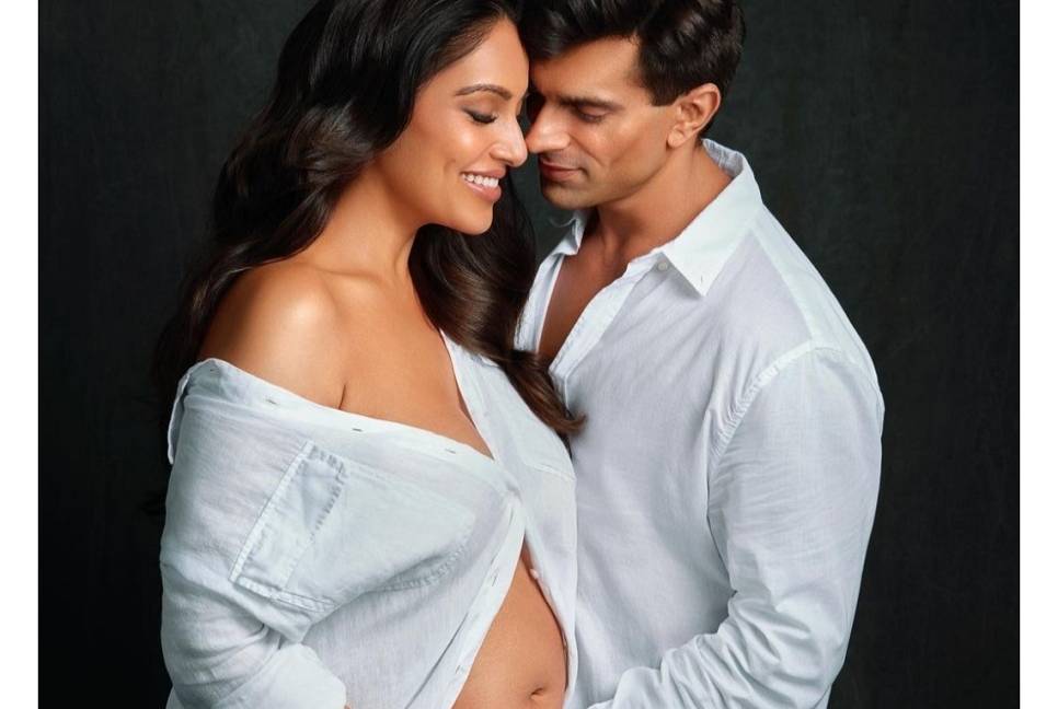 Bipasha Basu blessed with a baby girl