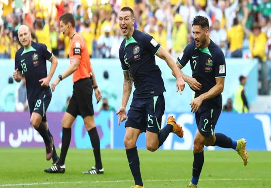 Australia beat Tunisia 1-0 to keep their World Cup hopes alive