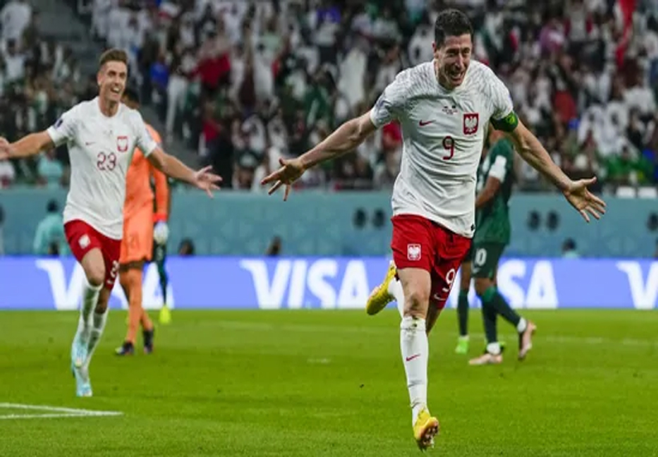 Poland defeats Saudi Arabia 2-0 to make their second round chance brighter 