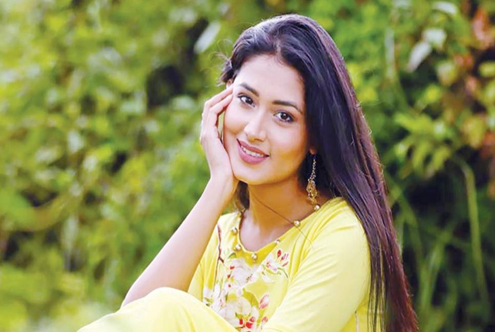 Actress Tasnia Farin hurt at city mall 