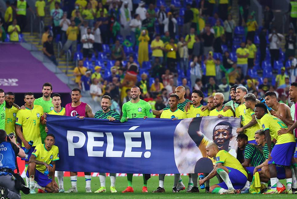 Neymar pays tribute to Pele