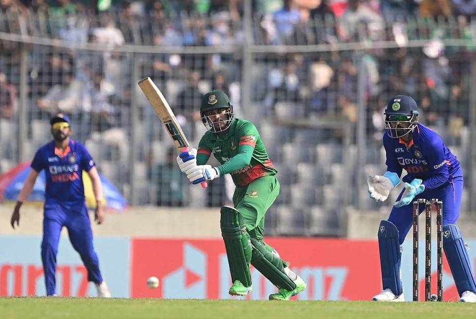 Miraz’s maiden ton helps Tigers to reach 271 runs