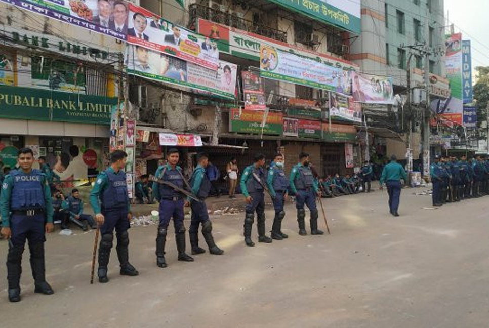 Traffic movement halted in front of BNP’s party office