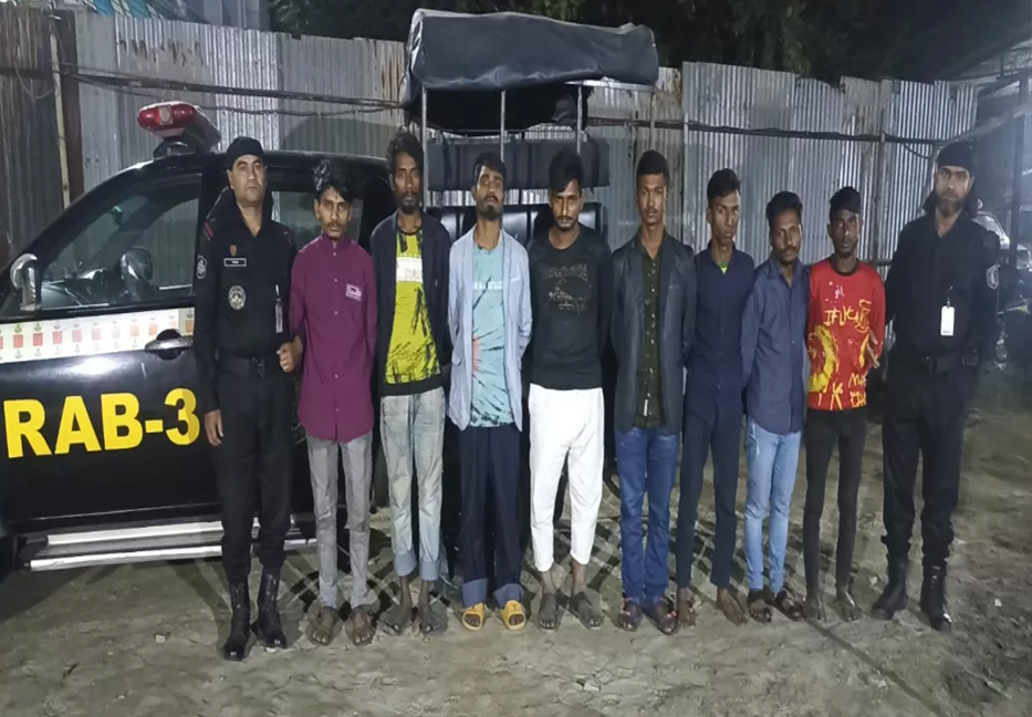 Rab arrest 31 members of snatching gang in city